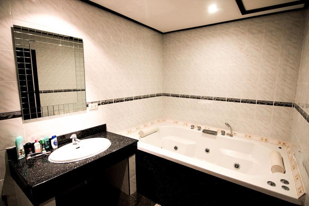 Angus O'Tool'S Guesthouse Karon Esterno foto